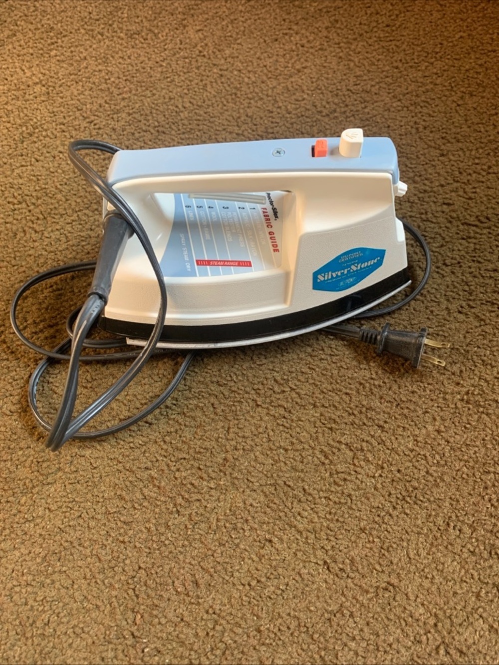 Vintage Proctor-Silex Electronic Lightweight Spray Steam & Dry Iron I2010